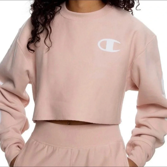 Champion Women’s Sweatshirt Cropped Pink Crewneck Pullover Size Medium - Picture 1 of 7
